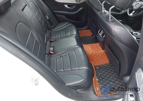 2016 Mercedes-Benz C 300 4Matic/Luxury 4Matic/Sport 4Matic z USA, uszkodzony, nr VIN 55SWF4KB4GU108596